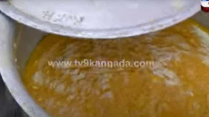 ಲಖನೌನಲ್ಲಿ ಮತಗಳ ಎಣಿಕೆ ಆರಂಭಗೊಳ್ಳುವ ಮೊದಲೇ ಬಿಜೆಪಿ ಕಾರ್ಯಕರ್ತರು ಔತಣ ಸಿದ್ಧಪಡಿಸುತ್ತಿದ್ದರು! ಲಖನೌನಲ್ಲಿ ಮತಗಳ ಎಣಿಕೆ ಆರಂಭಗೊಳ್ಳುವ ಮೊದಲೇ ಬಿಜೆಪಿ ಕಾರ್ಯಕರ್ತರು ಔತಣ ಸಿದ್ಧಪಡಿಸುತ್ತಿದ್ದರು!