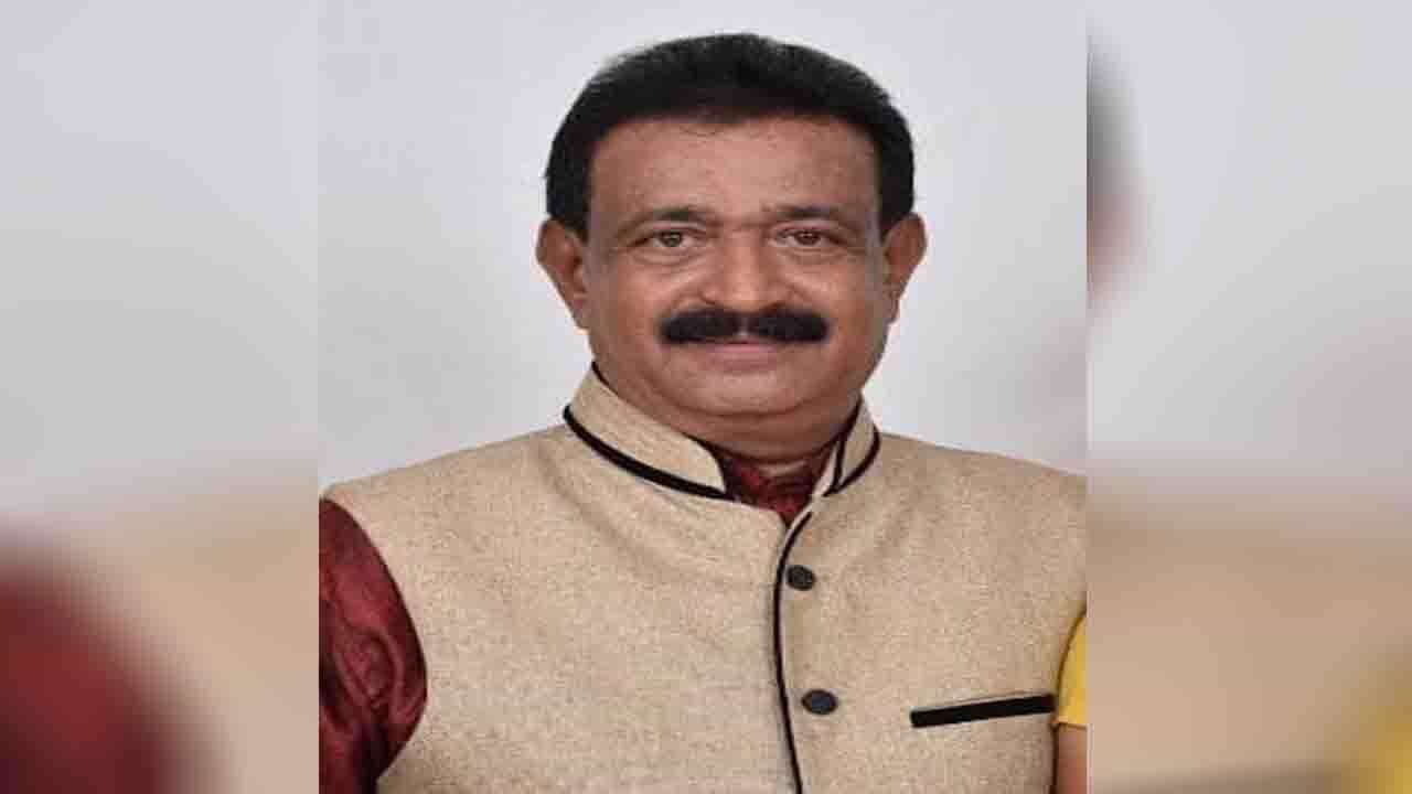 SSLC ಪರೀಕ್ಷೆಗೆ ನೇಮಕಗೊಂಡಿದ್ದ ಮುಖ್ಯ ಶಿಕ್ಷಕ ಹೃದಯಾಘಾತದಿಂದ ಸಾವು SSLC ಪರೀಕ್ಷೆಗೆ ನೇಮಕಗೊಂಡಿದ್ದ ಮುಖ್ಯ ಶಿಕ್ಷಕ ಹೃದಯಾಘಾತದಿಂದ ಸಾವು