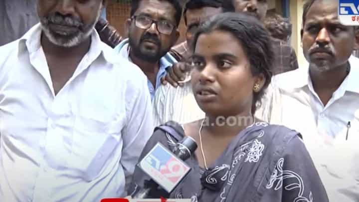 ಪಾವಗಡ ಬಸ್ ದುರಂತ | ಪಳವಳ್ಳಿ ಕೆರೆ ಏರಿ ಮೇಲಿನ ಇಕ್ಕಟ್ಟಾದ ರಸ್ತೆಯನ್ನು ಸರ್ಕಾರ ಕೂಡಲೇ ಮುಚ್ಚಿಸಬೇಕು: ಮಡಿದವರ ಕುಟುಂಬಗಳು ಪಾವಗಡ ಬಸ್ ದುರಂತ | ಪಳವಳ್ಳಿ ಕೆರೆ ಏರಿ ಮೇಲಿನ ಇಕ್ಕಟ್ಟಾದ ರಸ್ತೆಯನ್ನು ಸರ್ಕಾರ ಕೂಡಲೇ ಮುಚ್ಚಿಸಬೇಕು: ಮಡಿದವರ ಕುಟುಂಬಗಳು