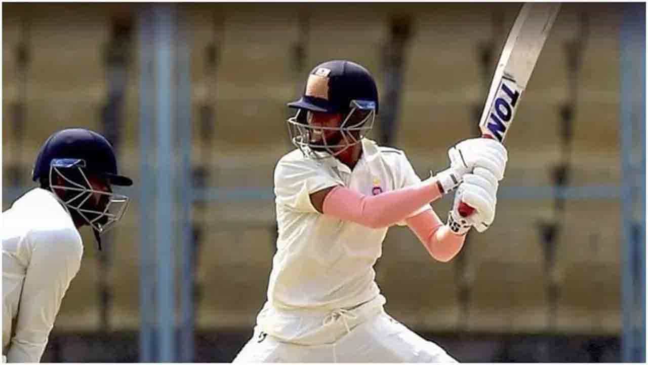 Ranji Trophy: ಕೇವಲ 6 ಇನ್ನಿಂಗ್ಸ್ನಲ್ಲಿ 3ನೇ ಭರ್ಜರಿ ಶತಕ! ರಣಜಿಯಲ್ಲಿ ವಿಶ್ವಕಪ್ ಹೀರೋ ಯಶ್ ಧುಲ್ ಅಬ್ಬರ Ranji Trophy: ಕೇವಲ 6 ಇನ್ನಿಂಗ್ಸ್ನಲ್ಲಿ 3ನೇ ಭರ್ಜರಿ ಶತಕ! ರಣಜಿಯಲ್ಲಿ ವಿಶ್ವಕಪ್ ಹೀರೋ ಯಶ್ ಧುಲ್ ಅಬ್ಬರ