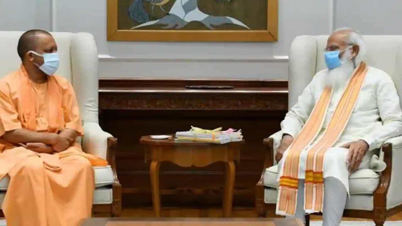 Yogi meets Modi ದೆಹಲಿಯಲ್ಲಿ ಪ್ರಧಾನಿ ಮೋದಿ ಭೇಟಿ ಮಾಡಿದ ಯೋಗಿ ಆದಿತ್ಯನಾಥ, ಉತ್ತರಪ್ರದೇಶದ ನೂತನ ಸರ್ಕಾರದ ಬಗ್ಗೆ ಚರ್ಚೆ Yogi meets Modi ದೆಹಲಿಯಲ್ಲಿ ಪ್ರಧಾನಿ ಮೋದಿ ಭೇಟಿ ಮಾಡಿದ ಯೋಗಿ ಆದಿತ್ಯನಾಥ, ಉತ್ತರಪ್ರದೇಶದ ನೂತನ ಸರ್ಕಾರದ ಬಗ್ಗೆ ಚರ್ಚೆ