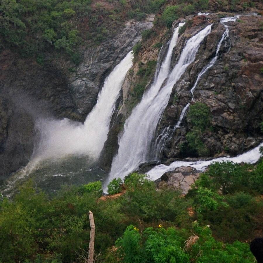 ಬೆಂಗಳೂರು ನಗರಕ್ಕೆ ಹೆಚ್ಚುವರಿಯಾಗಿ ೭೭೫ ದಶಲಕ್ಷ ಲೀಟರ್ ಕಾವೇರಿ ನೀರನ್ನು ತರಲು ೫,೫೫೦ ಕೋಟಿ ರೂ.ಗಳ ವೆಚ್ಚದಲ್ಲಿ ಕಾವೇರಿ ನೀರು ಸಬರಾಜು ಯೋಜನೆ (೫ನೇ ಹಂತ) ಜಾರಿಯಲ್ಲಿದ್ದು, ಇಲ್ಲಿಯವರೆಗೆ ೧,೫೫೬ ಕೋಟಿ ರೂ.ಗಳು ವೆಚ್ಚವಾಗಿದೆ. ಯೋಜನೆಯು ಪೂರ್ಣ ಪ್ರಮಾಣದಲ್ಲಿ ಪ್ರಗತಿಯಲ್ಲಿದ್ದು, ೨೦೨೪-೨೫ನೇ ಸಾಲಿನ ಅಂತ್ಯದೊಳಗೆ ಪೂರ್ಣಗೊಳಿಸಲಾಗುವುದು.