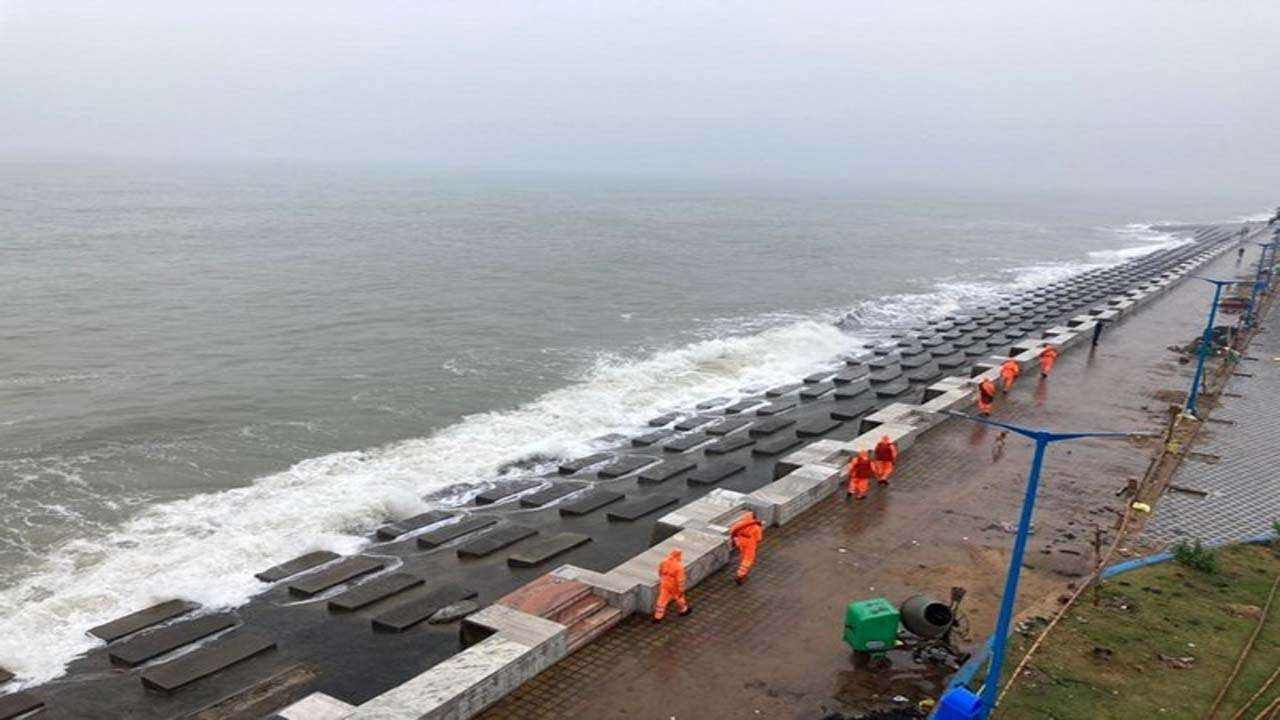 Cyclone Asani: 3 ದಿನದಲ್ಲಿ ಅಂಡಮಾನ್ ನಿಕೋಬಾರ್ ದ್ವೀಪಕ್ಕೆ ಅಪ್ಪಳಿಸಲಿದೆ ಅಸನಿ ಚಂಡಮಾರುತ; ಸಮುದ್ರ ತೀರದಲ್ಲಿ ಹೈ ಅಲರ್ಟ್ Cyclone Asani: 3 ದಿನದಲ್ಲಿ ಅಂಡಮಾನ್ ನಿಕೋಬಾರ್ ದ್ವೀಪಕ್ಕೆ ಅಪ್ಪಳಿಸಲಿದೆ ಅಸನಿ ಚಂಡಮಾರುತ; ಸಮುದ್ರ ತೀರದಲ್ಲಿ ಹೈ ಅಲರ್ಟ್