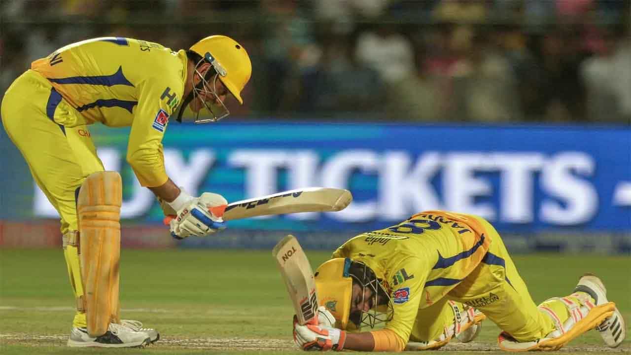 MS Dhoni Quits CSK Captaincy: ಕ್ಯಾಪ್ಟನ್ ಆದ ಬಳಿಕ ಜಡೇಜಾ ಫಸ್ಟ್ ರಿಯಾಕ್ಷನ್! ಧೋನಿ ಬಗ್ಗೆ ಹೇಳಿದ್ದಿದು MS Dhoni Quits CSK Captaincy: ಕ್ಯಾಪ್ಟನ್ ಆದ ಬಳಿಕ ಜಡೇಜಾ ಫಸ್ಟ್ ರಿಯಾಕ್ಷನ್! ಧೋನಿ ಬಗ್ಗೆ ಹೇಳಿದ್ದಿದು