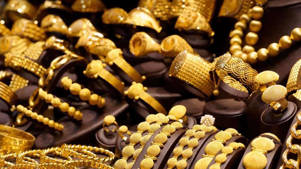 Gold Price Today: ಬೆಂಗಳೂರು, ಮುಂಬೈ ಸೇರಿ ಹಲವು ನಗರಗಳಲ್ಲಿ ಇಂದು ಚಿನ್ನದ ಬೆಲೆ ಕುಸಿತ; ಬೆಳ್ಳಿ ದರವೂ ಇಳಿಕೆ