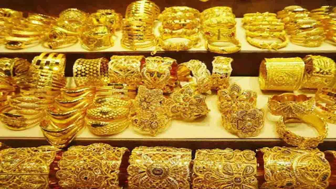 Gold and Silver Rate: ಬೆಂಗಳೂರು, ಚೆನ್ನೈ, ಮುಂಬೈ ಸೇರಿ ಪ್ರಮುಖ ನಗರಗಳಲ್ಲಿ ಮಾರ್ಚ್ 4ರ ಚಿನ್ನ, ಬೆಳ್ಳಿ ದರ ಇಲ್ಲಿದೆ Gold and Silver Rate: ಬೆಂಗಳೂರು, ಚೆನ್ನೈ, ಮುಂಬೈ ಸೇರಿ ಪ್ರಮುಖ ನಗರಗಳಲ್ಲಿ ಮಾರ್ಚ್ 4ರ ಚಿನ್ನ, ಬೆಳ್ಳಿ ದರ ಇಲ್ಲಿದೆ