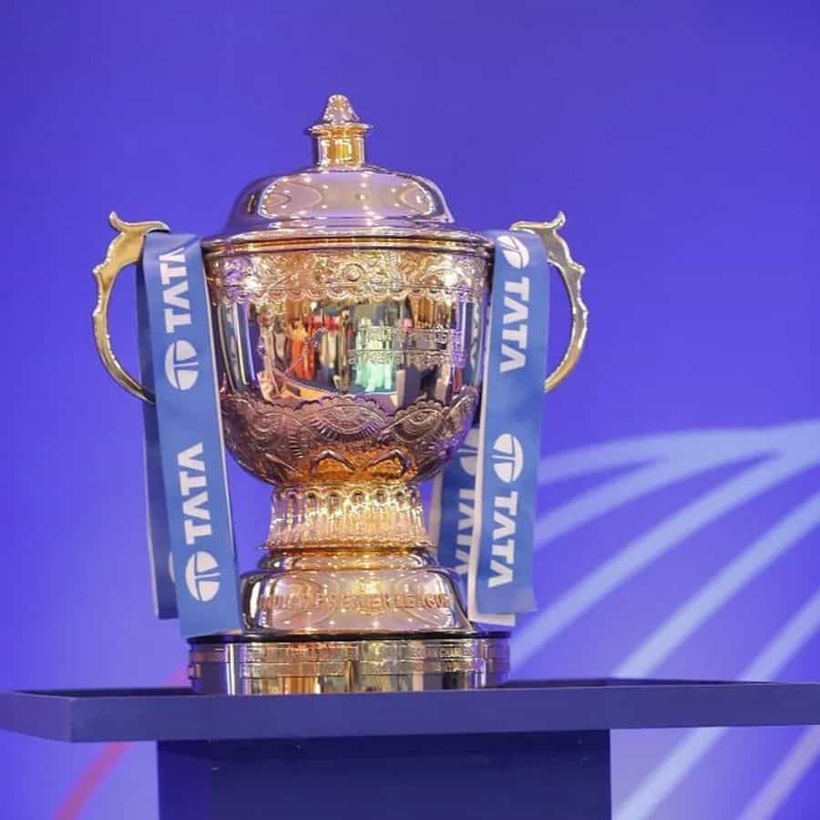 ಐಪಿಎಲ್ 15ನೇ ಸೀಸನ್ ಗೆ ಇನ್ನು ಕೆಲವೇ ದಿನಗಳು ಬಾಕಿ ಇವೆ. ಕ್ರಿಕೆಟ್ ಪ್ರೇಮಿಗಳು ಈ ಲೀಗ್ನ ಆರಂಭಕ್ಕಾಗಿ ಕಾತರದಿಂದ ಕಾಯುತ್ತಿದ್ದಾರೆ. ಮಾರ್ಚ್ 26 ರಂದು ವಾಂಖೆಡೆ ಸ್ಟೇಡಿಯಂನಲ್ಲಿ ಕೋಲ್ಕತ್ತಾ ನೈಟ್ ರೈಡರ್ಸ್ vs ಚೆನ್ನೈ ಸೂಪರ್ ಕಿಂಗ್ಸ್ ಘರ್ಷಣೆಯೊಂದಿಗೆ ಆವೃತ್ತಿ ಪ್ರಾರಂಭವಾಗುತ್ತದೆ.