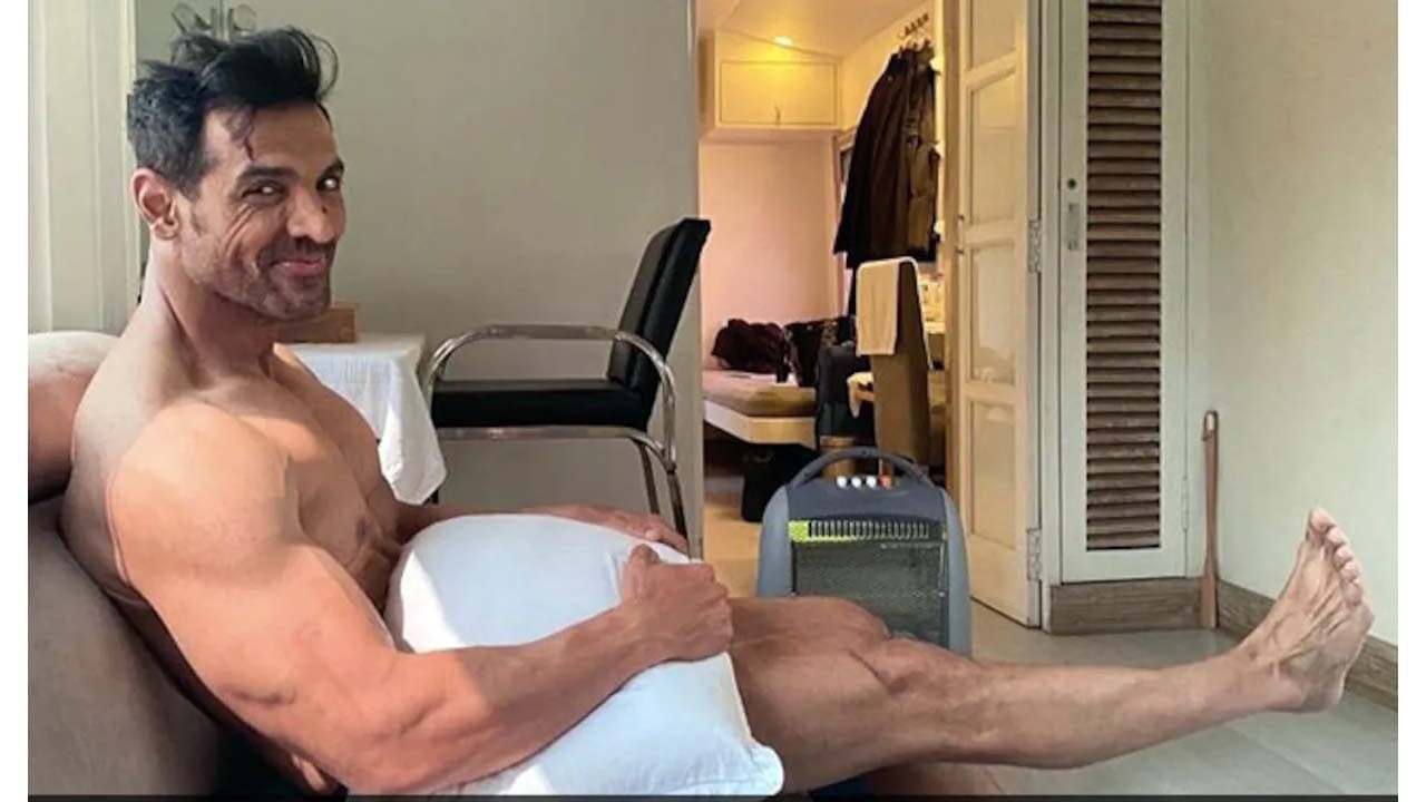 ಸ್ವೀಟ್ ಕಂಡರೆ ಅತ್ತ ತಿರುಗಿಯೂ ನೋಡಲ್ಲ ಜಾನ್ ಅಬ್ರಾಹಂ; ಅವರಿಗೆ ಇರೋ ಸಮಸ್ಯೆ ಏನು? ಸ್ವೀಟ್ ಕಂಡರೆ ಅತ್ತ ತಿರುಗಿಯೂ ನೋಡಲ್ಲ ಜಾನ್ ಅಬ್ರಾಹಂ; ಅವರಿಗೆ ಇರೋ ಸಮಸ್ಯೆ ಏನು?