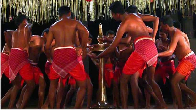 ಸೊಸೆ ಮುಸ್ಲಿಂ ಧರ್ಮದವಳೆಂಬ ಕಾರಣಕ್ಕೆ ಪೂರಕ್ಕಲಿ ಕಲಾವಿದನಿಗೆ ನಿಷೇಧ ಹೇರಿದ ದೇವಸ್ಥಾನ