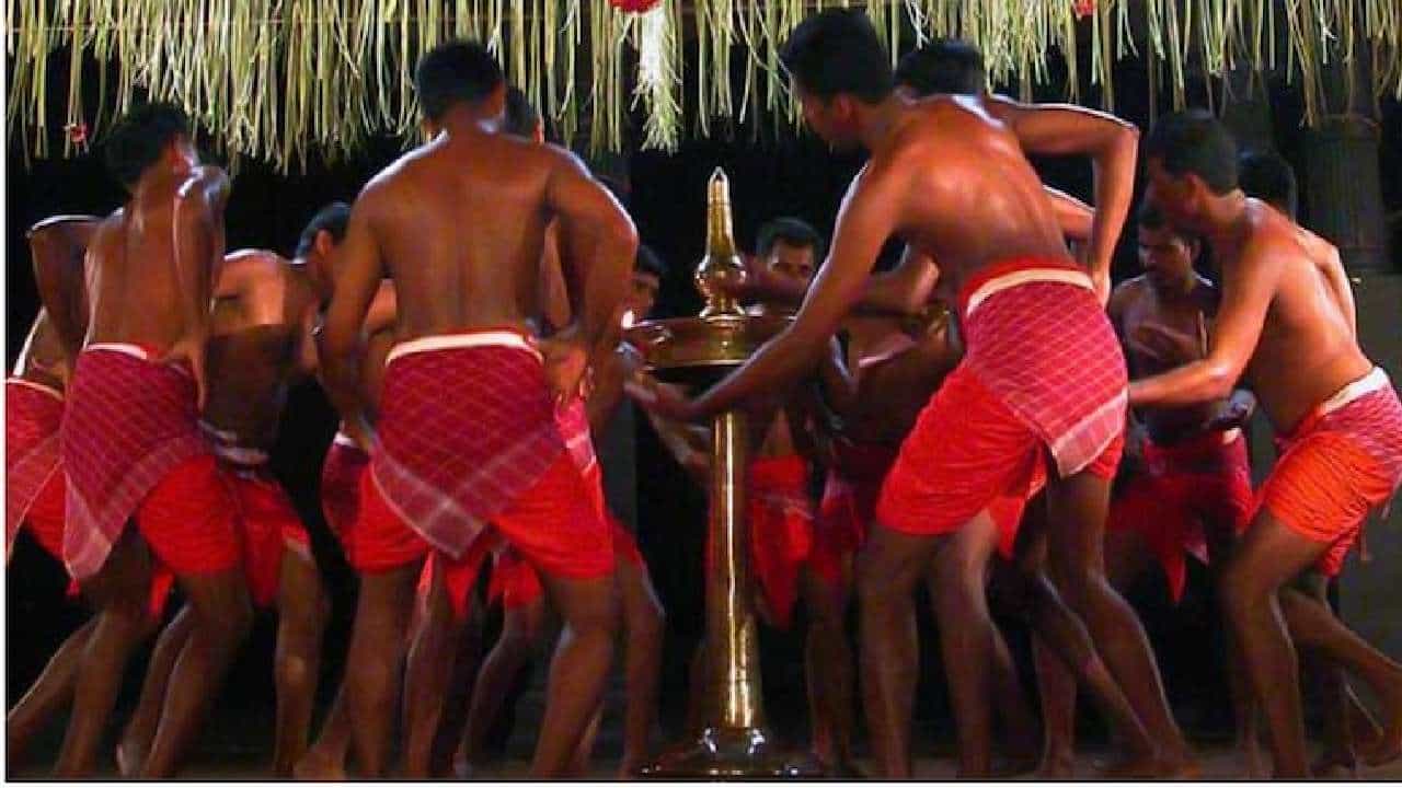 ಸೊಸೆ ಮುಸ್ಲಿಂ ಧರ್ಮದವಳೆಂಬ ಕಾರಣಕ್ಕೆ ಪೂರಕ್ಕಲಿ ಕಲಾವಿದನಿಗೆ ನಿಷೇಧ ಹೇರಿದ ದೇವಸ್ಥಾನ
