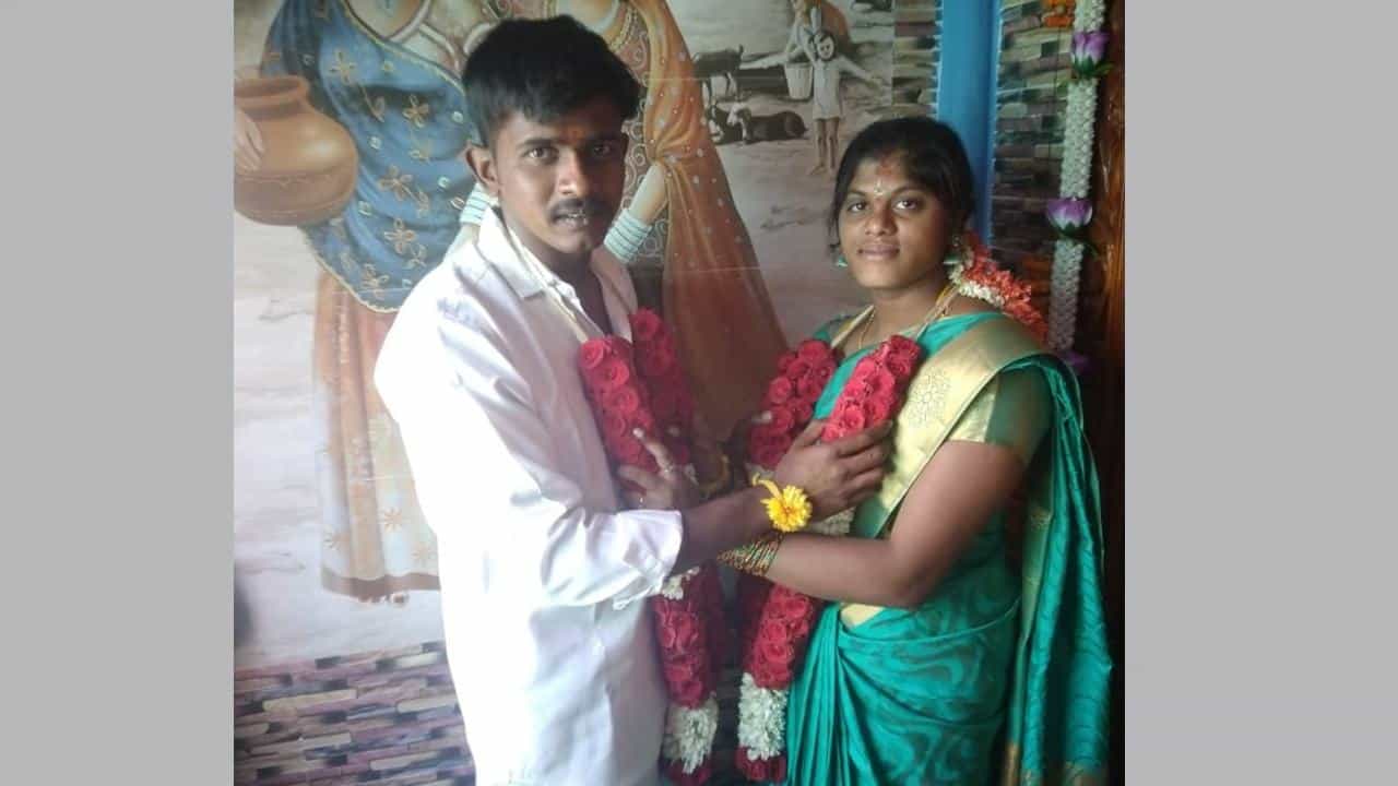 ಪ್ರೇಮ ವಿವಾಹಕ್ಕೆ ಮನೆಯವರ ವಿರೋಧ; ನಮಗೆ ಬದುಕಲು ರಕ್ಷಣೆ ನೀಡಿ, ಕೋಲಾರ ಎಸ್ಪಿಗೆ ದೂರು ನೀಡಿದ ನವ ಜೋಡಿ ಪ್ರೇಮ ವಿವಾಹಕ್ಕೆ ಮನೆಯವರ ವಿರೋಧ; ನಮಗೆ ಬದುಕಲು ರಕ್ಷಣೆ ನೀಡಿ, ಕೋಲಾರ ಎಸ್ಪಿಗೆ ದೂರು ನೀಡಿದ ನವ ಜೋಡಿ