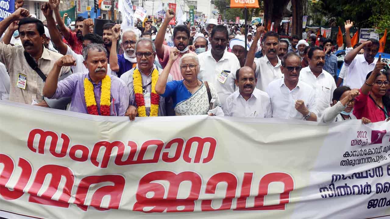 K-Rail ಪಿಣರಾಯಿ ಸರ್ಕಾರ ಕೆ-ರೈಲ್ ಯೋಜನೆ ನಿಲ್ಲಿಸದಿದ್ದರೆ ನಂದಿಗ್ರಾಮ್ ತರಹದ ಘಟನೆಗೆ ಕೇರಳ ಸಾಕ್ಷಿಯಾಗಬಹುದು: ಮೇಧಾ ಪಾಟ್ಕರ್ K-Rail ಪಿಣರಾಯಿ ಸರ್ಕಾರ ಕೆ-ರೈಲ್ ಯೋಜನೆ ನಿಲ್ಲಿಸದಿದ್ದರೆ ನಂದಿಗ್ರಾಮ್ ತರಹದ ಘಟನೆಗೆ ಕೇರಳ ಸಾಕ್ಷಿಯಾಗಬಹುದು: ಮೇಧಾ ಪಾಟ್ಕರ್