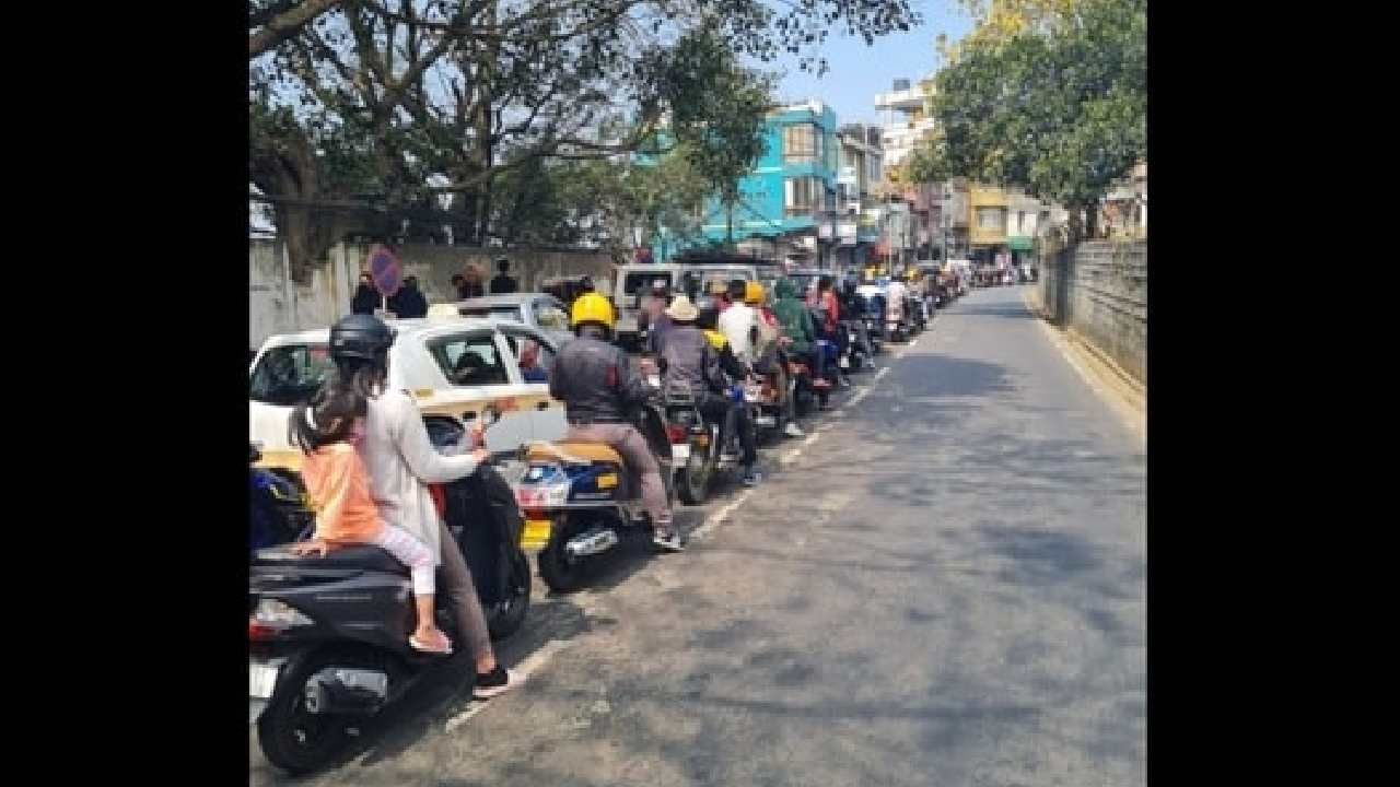 Viral Photo: ಮಿಜೋರಾಂನಲ್ಲಿ ಜನ ಹೇಗೆ ಟ್ರಾಫಿಕ್ ರೂಲ್ಸ್ ಅನುಸರಿಸುತ್ತಾರೆ ಗೊತ್ತಾ?; ಆನಂದ್ ಮಹೀಂದ್ರಾ ಹಂಚಿಕೊಂಡ ಫೋಟೋ ವೈರಲ್ Viral Photo: ಮಿಜೋರಾಂನಲ್ಲಿ ಜನ ಹೇಗೆ ಟ್ರಾಫಿಕ್ ರೂಲ್ಸ್ ಅನುಸರಿಸುತ್ತಾರೆ ಗೊತ್ತಾ?; ಆನಂದ್ ಮಹೀಂದ್ರಾ ಹಂಚಿಕೊಂಡ ಫೋಟೋ ವೈರಲ್