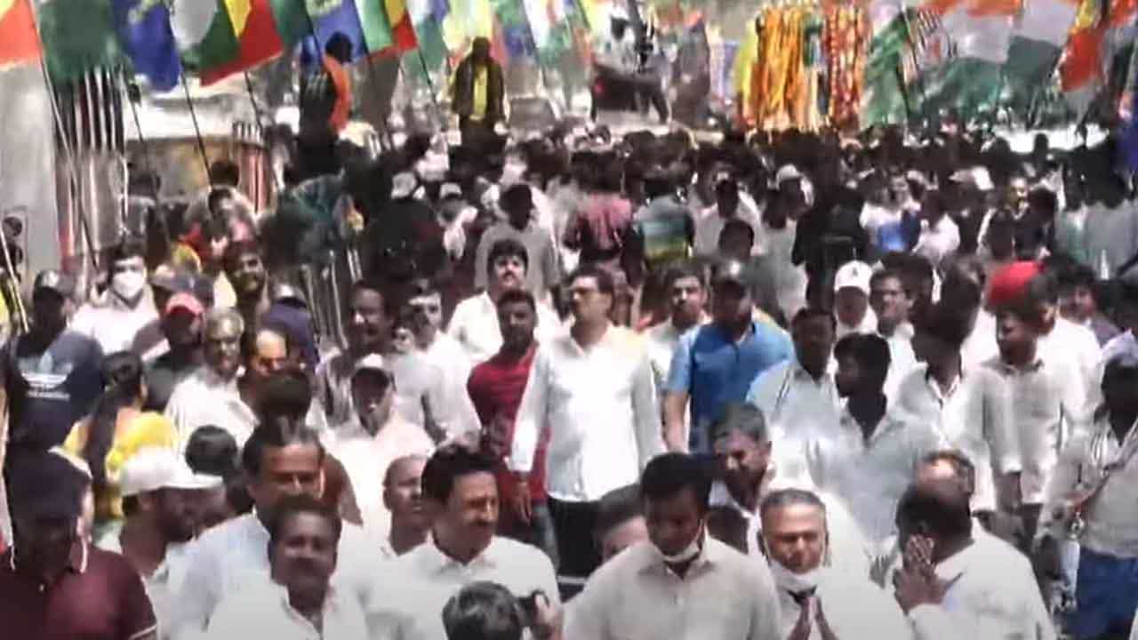 Mekedatu Padayatra 2.0 Live: ಪಾದಯಾತ್ರೆ ಹೋರಾಟಕ್ಕೆ ತೆರೆ! ಬಜೆಟ್ನಲ್ಲಿ ಯೋಜನೆಗೆ 5000 ಕೋಟಿ ಅನುದಾನ ಕೊಡಲಿ -ಬೊಮ್ಮಾಯಿಗೆ ಪರಮೇಶ್ವರ್ ಸವಾಲ್ Mekedatu Padayatra 2.0 Live: ಪಾದಯಾತ್ರೆ ಹೋರಾಟಕ್ಕೆ ತೆರೆ! ಬಜೆಟ್ನಲ್ಲಿ ಯೋಜನೆಗೆ 5000 ಕೋಟಿ ಅನುದಾನ ಕೊಡಲಿ -ಬೊಮ್ಮಾಯಿಗೆ ಪರಮೇಶ್ವರ್ ಸವಾಲ್