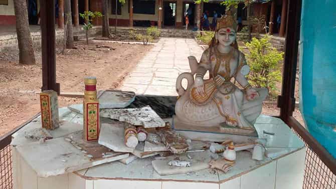 ಶಾಲೆ ಆವರಣದಲ್ಲಿದ್ದ ಸರಸ್ವತಿ ಮೂರ್ತಿ ಧ್ವಂಸಗೊಳಿಸಿದ ಕಿಡಿಗೇಡಿಗಳು; ಆಡಳಿತ ಮಂಡಳಿಯಿಂದ ದೂರು ದಾಖಲು