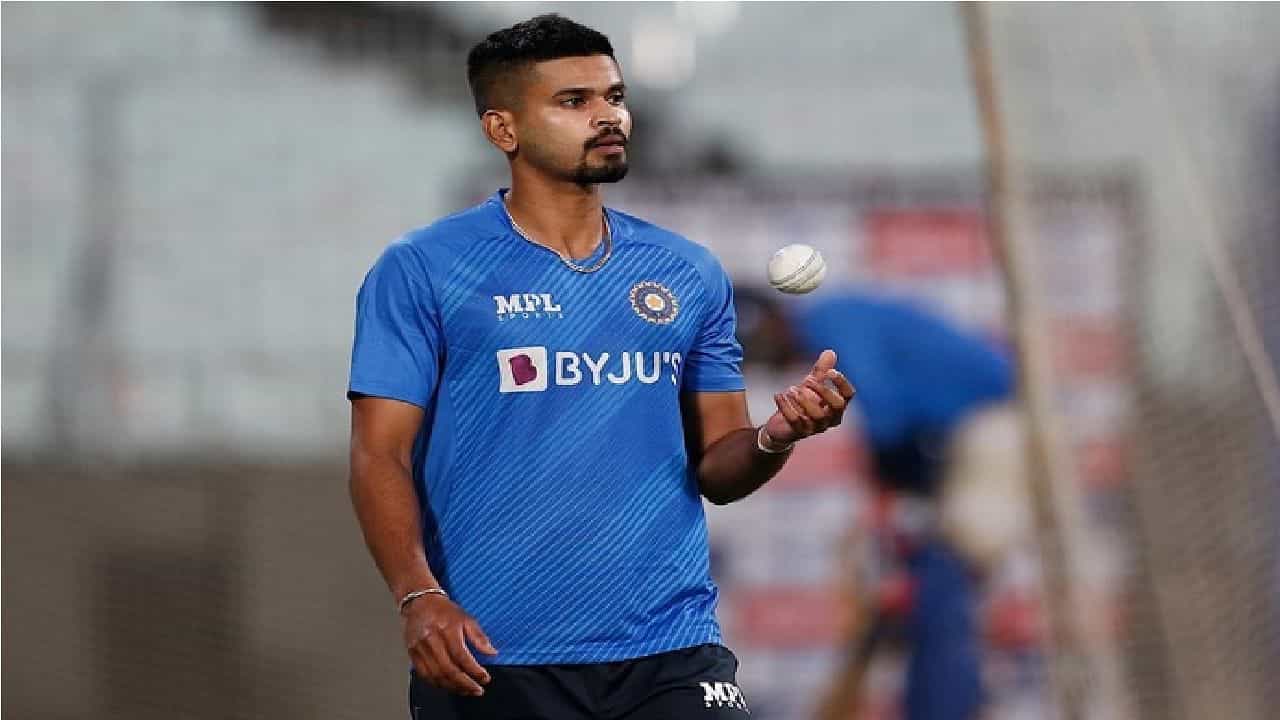ಕೋಲ್ಕತ್ತಾ ನೈಟ್ ರೈಡರ್ಸ್ ನಾಯಕ ಶ್ರೇಯಸ್ ಅಯ್ಯರ್ ತಮ್ಮ ಸೊಗಸಾದ ಶೈಲಿಗೆ ಹೆಸರುವಾಸಿಯಾದ ಆಟಗಾರರಲ್ಲಿ ಒಬ್ಬರು. ಐಪಿಎಲ್ 2022 ರ ನಂತರ, ಅಯ್ಯರ್ ಈಗ ತಮ್ಮ ಐಷಾರಾಮಿ ಜೀವನಶೈಲಿಗಾಗಿ ದುಬಾರಿ ಕಾರೊಂದನ್ನು ಖರೀದಿಸಿದ್ದಾರೆ.