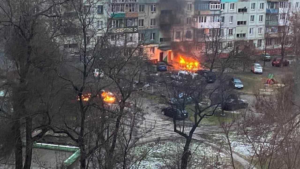Russia-Ukraine War: ರಷ್ಯಾ ವಶಕ್ಕೆ ಸಿಲುಕಿ ನರಕವಾಗಿದ್ದ ಉಕ್ರೇನ್ನ ಬಂದರು ನಗರಿ ಮರಿಪೊಲ್ ಜನರೀಗ ಕೊಂಚ ನಿರಾಳ Russia-Ukraine War: ರಷ್ಯಾ ವಶಕ್ಕೆ ಸಿಲುಕಿ ನರಕವಾಗಿದ್ದ ಉಕ್ರೇನ್ನ ಬಂದರು ನಗರಿ ಮರಿಪೊಲ್ ಜನರೀಗ ಕೊಂಚ ನಿರಾಳ
