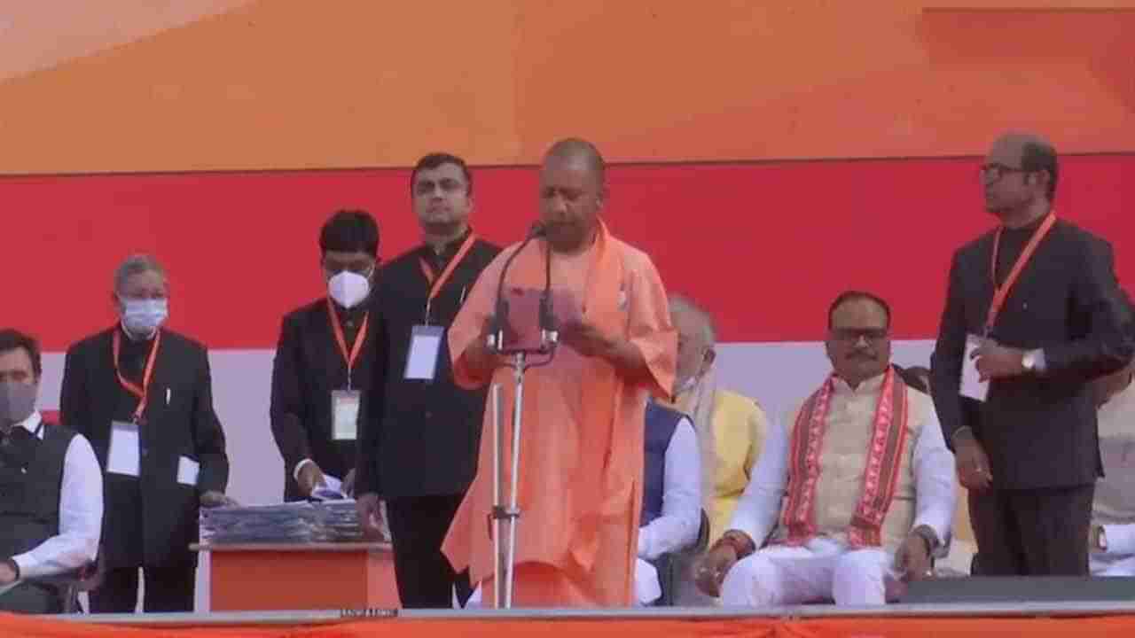 Yogi Adityanath Oath Taking ಉತ್ತರಪ್ರದೇಶದ ಸಿಎಂ ಆಗಿ ಯೋಗಿ ಆದಿತ್ಯನಾಥ ; ಉಪ ಮುಖ್ಯಮಂತ್ರಿಯಾಗಿ ಕೇಶವ್ ಮೌರ್ಯ ಮತ್ತು ಬ್ರಿಜೇಶ್ ಪಾಠಕ್ ಪ್ರಮಾಣ ವಚನ