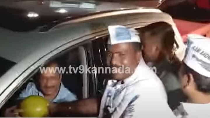 ಬೆಂಗಳೂರಲ್ಲಿ ಅರವಿಂದ ಕೇಜ್ರಿವಾಲ್, ಅಪಾಯದ ಮುನ್ಸೂಚನೆ ಮೊದಲು ಅರ್ಥಮಾಡಿಕೊಂಡಿದ್ದು ಕುಮಾರಸ್ವಾಮಿನಾ? ಬೆಂಗಳೂರಲ್ಲಿ ಅರವಿಂದ ಕೇಜ್ರಿವಾಲ್, ಅಪಾಯದ ಮುನ್ಸೂಚನೆ ಮೊದಲು ಅರ್ಥಮಾಡಿಕೊಂಡಿದ್ದು ಕುಮಾರಸ್ವಾಮಿನಾ?