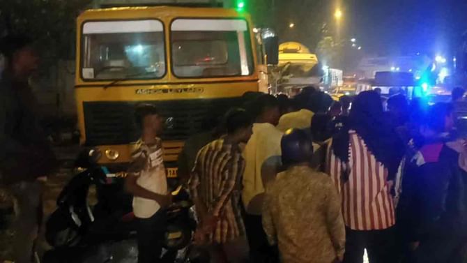 ಮಹಿಳೆಯದೇ ತಪ್ಪು ಎಂದ ಕಸದ ಲಾರಿ ಮಾಲೀಕ: ವ್ಯತಿರಿಕ್ತ ಹೇಳಿಕೆ ನೀಡಿದ ಪ್ರತ್ಯಕ್ಷದರ್ಶಿ ಮಹಿಳೆಯದೇ ತಪ್ಪು ಎಂದ ಕಸದ ಲಾರಿ ಮಾಲೀಕ: ವ್ಯತಿರಿಕ್ತ ಹೇಳಿಕೆ ನೀಡಿದ ಪ್ರತ್ಯಕ್ಷದರ್ಶಿ