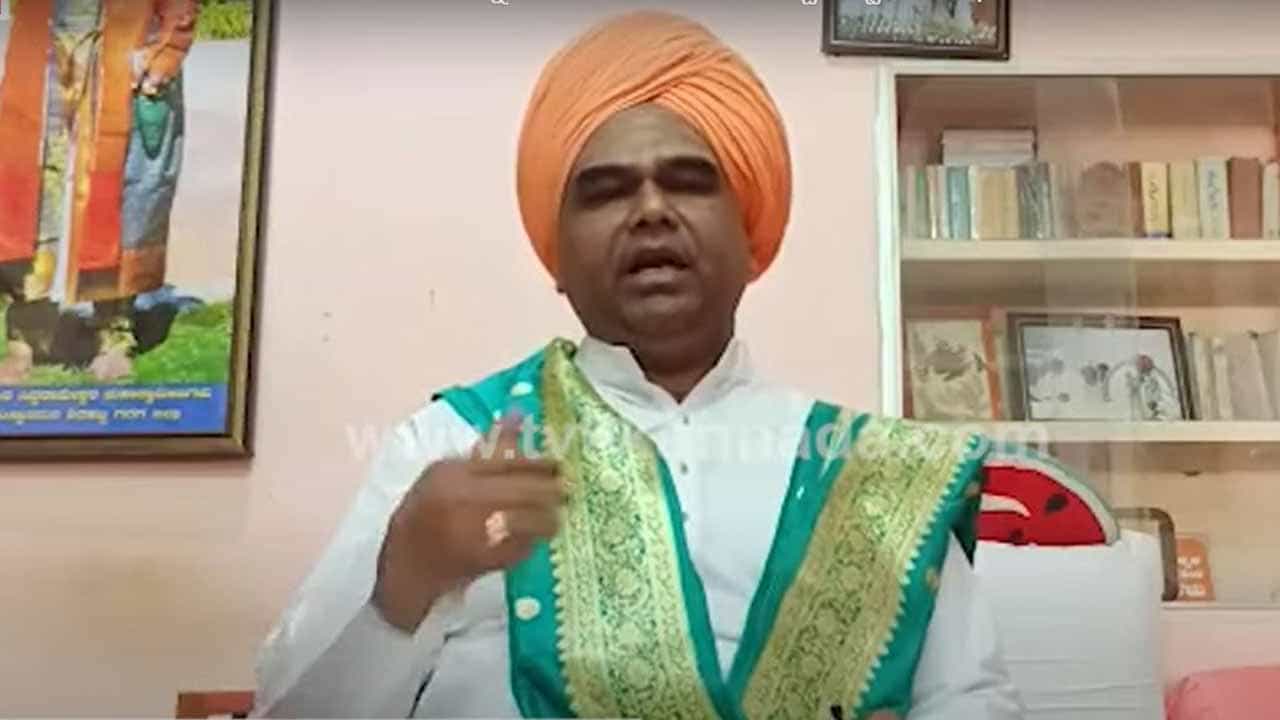 ಎಲ್ಲರನ್ನು ಟೀಕಿಸುವ ಬಸನಗೌಡ ಯತ್ನಾಳ್ ದಿಂಗಾಲೇಶ್ವರ ಸ್ವಾಮೀಜಿಯಿಂದ ಕಟು ಟೀಕೆಗೊಳಗಾದರು! ಎಲ್ಲರನ್ನು ಟೀಕಿಸುವ ಬಸನಗೌಡ ಯತ್ನಾಳ್ ದಿಂಗಾಲೇಶ್ವರ ಸ್ವಾಮೀಜಿಯಿಂದ ಕಟು ಟೀಕೆಗೊಳಗಾದರು!