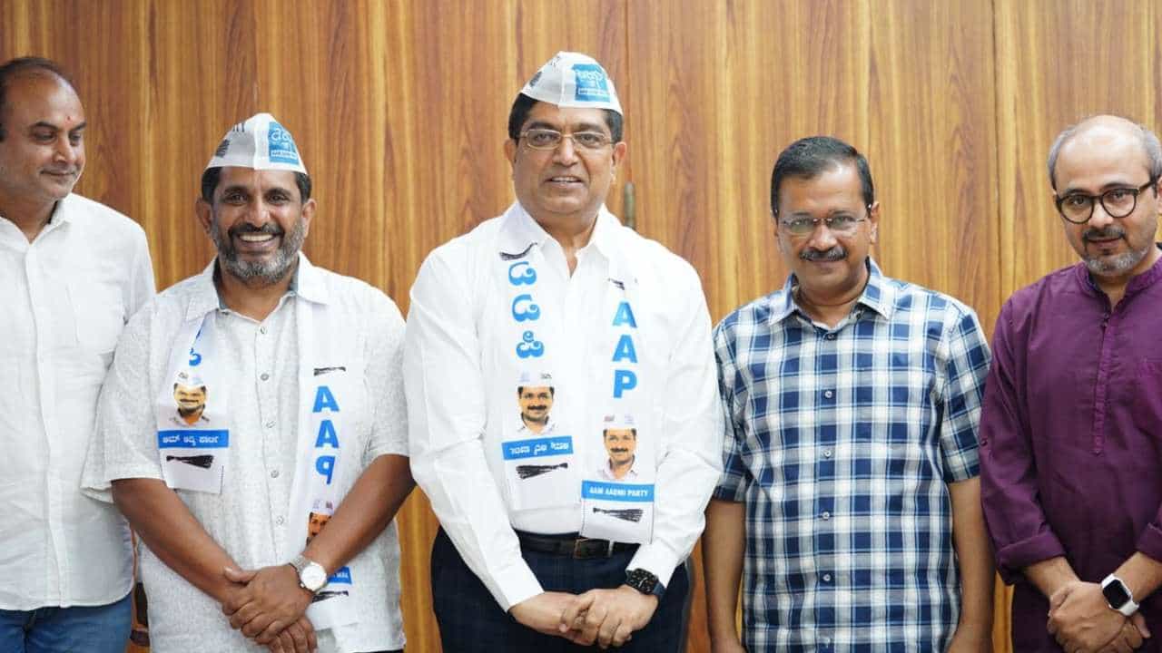 ಕರ್ನಾಟಕದಲ್ಲಿ ಭ್ರಷ್ಟಾಚಾರ ಹೆಚ್ಚಾಗಿದೆ, 3 ಪಕ್ಷಗಳ ಬಗ್ಗೆ ಬೇಸರವಾಗಿದೆ: AAP ಸೇರ್ಪಡೆ ಬಳಿಕ ಭಾಸ್ಕರ್ ರಾವ್ ಮಾತು ಕರ್ನಾಟಕದಲ್ಲಿ ಭ್ರಷ್ಟಾಚಾರ ಹೆಚ್ಚಾಗಿದೆ, 3 ಪಕ್ಷಗಳ ಬಗ್ಗೆ ಬೇಸರವಾಗಿದೆ: AAP ಸೇರ್ಪಡೆ ಬಳಿಕ ಭಾಸ್ಕರ್ ರಾವ್ ಮಾತು