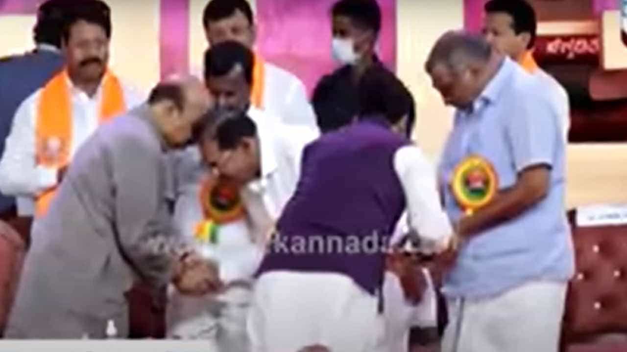 ಹಿರಿಯ ಕಾಂಗ್ರೆಸ್ ನಾಯಕ ಪರಮೇಶ್ವರರನ್ನು ಅಮಿತ್ ಶಾಗೆ ಪರಿಚಯಿಸಿದರು ಬಸವರಾಜ ಬೊಮ್ಮಾಯಿ ಹಿರಿಯ ಕಾಂಗ್ರೆಸ್ ನಾಯಕ ಪರಮೇಶ್ವರರನ್ನು ಅಮಿತ್ ಶಾಗೆ ಪರಿಚಯಿಸಿದರು ಬಸವರಾಜ ಬೊಮ್ಮಾಯಿ
