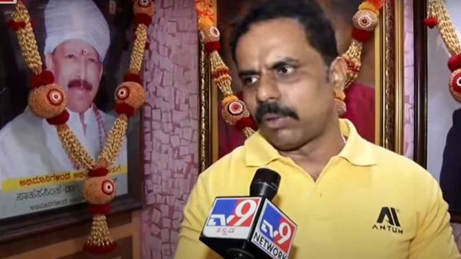 ಅವಿವೇಕಿ ಅಜಯ ದೇವಗನ್ ದೇಹದಲ್ಲಿ ಅಮಿತ್ ಶಾ ಹೊಕ್ಕಿರುವಂತಿದೆ: ಚಕ್ರವರ್ತಿ ಚಂದ್ರಚೂಡ್ ಅವಿವೇಕಿ ಅಜಯ ದೇವಗನ್ ದೇಹದಲ್ಲಿ ಅಮಿತ್ ಶಾ ಹೊಕ್ಕಿರುವಂತಿದೆ: ಚಕ್ರವರ್ತಿ ಚಂದ್ರಚೂಡ್