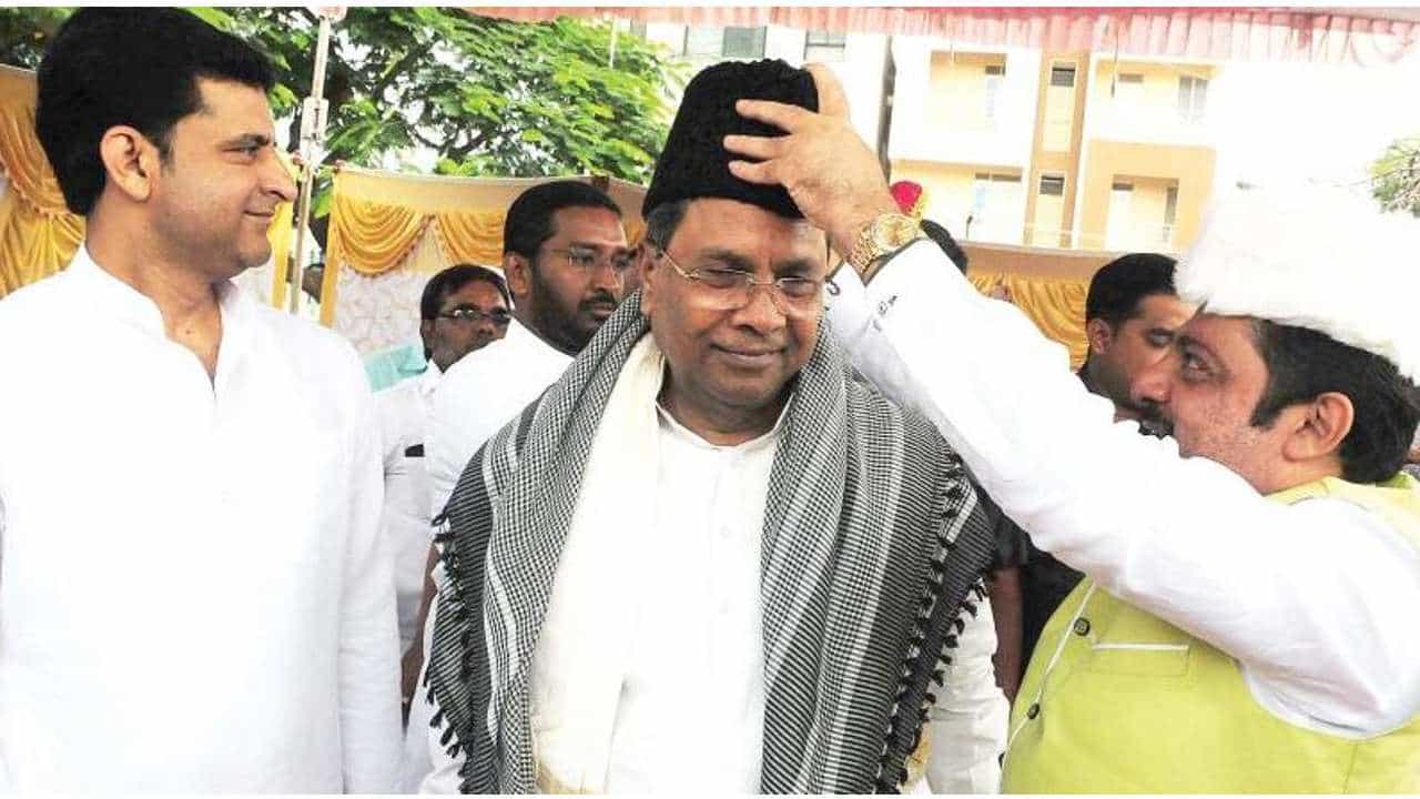 ಸರ್! ನೀವು ಇದ್ದೀರಿ ಅನ್ನುವ ಏಕ ಮಾತ್ರ ಕಾರಣಕ್ಕೆ ಕಾಂಗ್ರೆಸ್ನಲ್ಲಿದ್ದೇನೆ- ಸಿದ್ದರಾಮಯ್ಯ ಮನೆಯಲ್ಲಿ ಜಮೀರ್ ಖಾನ್ ಹೇಳಿಕೆ ಸರ್! ನೀವು ಇದ್ದೀರಿ ಅನ್ನುವ ಏಕ ಮಾತ್ರ ಕಾರಣಕ್ಕೆ ಕಾಂಗ್ರೆಸ್ನಲ್ಲಿದ್ದೇನೆ- ಸಿದ್ದರಾಮಯ್ಯ ಮನೆಯಲ್ಲಿ ಜಮೀರ್ ಖಾನ್ ಹೇಳಿಕೆ