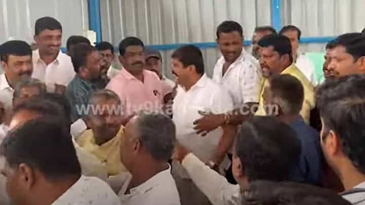 ಡಿಕೆ ಸಹೋದರರ ವಿರುದ್ಧ ಹೋರಾಡುವಷ್ಟು ಶಕ್ತಿ ನಮ್ಮಲ್ಲಿಲ್ಲ ಎಂದು ಕಾರ್ಯಕರ್ತರು ಕುಮಾರಸ್ವಾಮಿಗೆ ಹೇಳಿದರು! ಡಿಕೆ ಸಹೋದರರ ವಿರುದ್ಧ ಹೋರಾಡುವಷ್ಟು ಶಕ್ತಿ ನಮ್ಮಲ್ಲಿಲ್ಲ ಎಂದು ಕಾರ್ಯಕರ್ತರು ಕುಮಾರಸ್ವಾಮಿಗೆ ಹೇಳಿದರು!