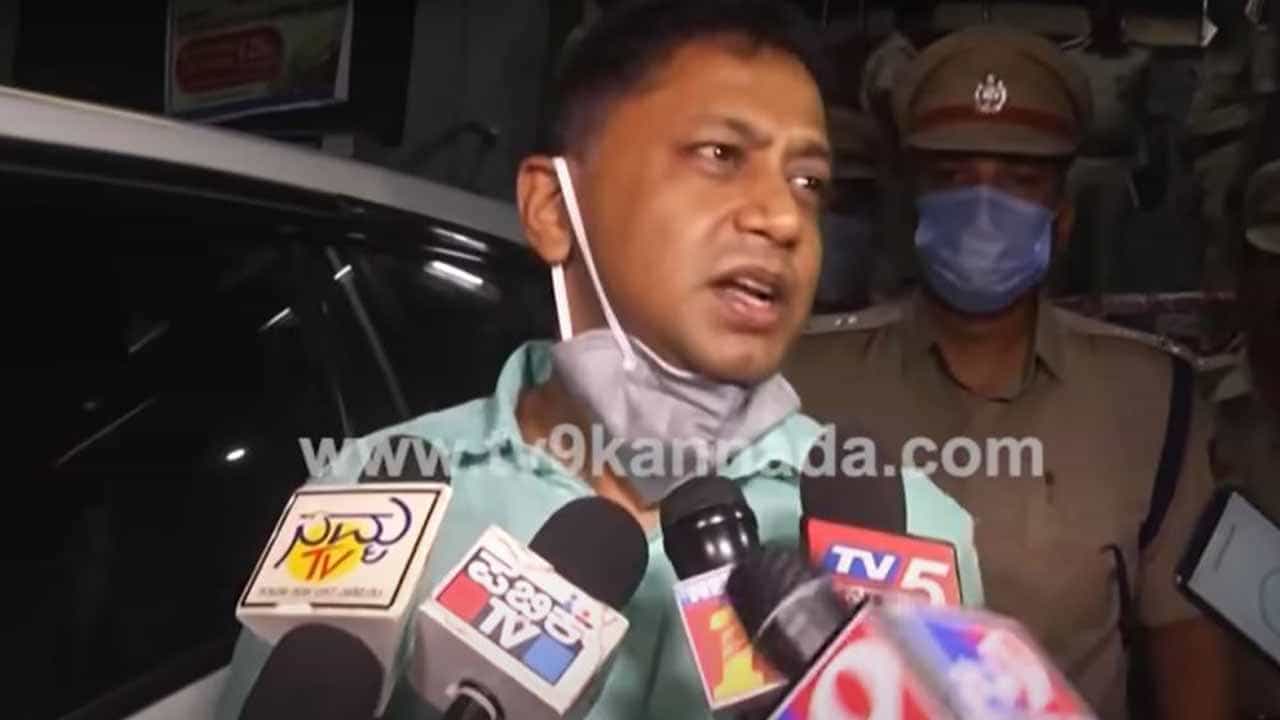 ಸಂತೋಷ ಸಾವಿನ ಪ್ರಕರಣ ಬಹಳ ಸೂಕ್ಷ್ಮವಾಗಿರುವುದರಿಂದ ತನಿಖೆ ಪೂರ್ತಿಗೊಳ್ಳದೆ ಏನನ್ನೂ ಹೇಳಲಾಗಲ್ಲ: ದೇವಜ್ಯೋತಿ ರೇ, ಐಜಿಪಿ ಸಂತೋಷ ಸಾವಿನ ಪ್ರಕರಣ ಬಹಳ ಸೂಕ್ಷ್ಮವಾಗಿರುವುದರಿಂದ ತನಿಖೆ ಪೂರ್ತಿಗೊಳ್ಳದೆ ಏನನ್ನೂ ಹೇಳಲಾಗಲ್ಲ: ದೇವಜ್ಯೋತಿ ರೇ, ಐಜಿಪಿ