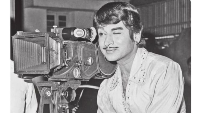 Dr Rajkumar Death Anniversary: ಡಾ. ರಾಜ್ ಪುಣ್ಯಸ್ಮರಣೆ; ಸಹನಟರು, ಕುಟುಂಬದೊಂದಿಗೆ ಅಣ್ಣಾವ್ರು- ಅಪರೂಪದ ಫೋಟೋಗಳು ಇಲ್ಲಿವೆ Dr Rajkumar Death Anniversary: ಡಾ. ರಾಜ್ ಪುಣ್ಯಸ್ಮರಣೆ; ಸಹನಟರು, ಕುಟುಂಬದೊಂದಿಗೆ ಅಣ್ಣಾವ್ರು- ಅಪರೂಪದ ಫೋಟೋಗಳು ಇಲ್ಲಿವೆ