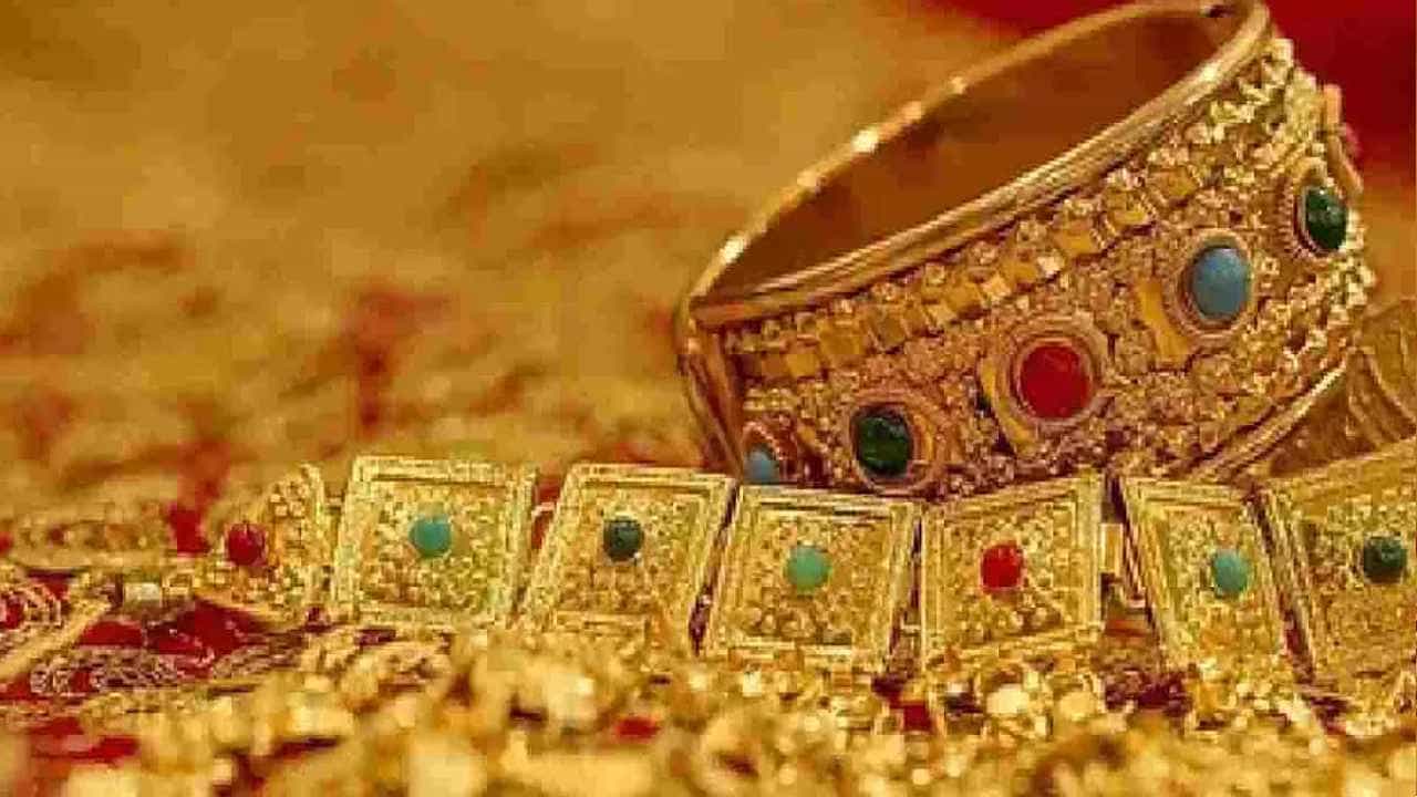 Gold-Silver Rate: ಬೆಂಗಳೂರು, ಮುಂಬೈ, ದೆಹಲಿ ಸೇರಿ ದೇಶದ ಪ್ರಮುಖ ನಗರಗಳಲ್ಲಿ ಏಪ್ರಿಲ್ 23ರ ಚಿನ್ನ, ಬೆಳ್ಳಿ ದರದ ವಿವರ ಇಲ್ಲಿದೆ Gold-Silver Rate: ಬೆಂಗಳೂರು, ಮುಂಬೈ, ದೆಹಲಿ ಸೇರಿ ದೇಶದ ಪ್ರಮುಖ ನಗರಗಳಲ್ಲಿ ಏಪ್ರಿಲ್ 23ರ ಚಿನ್ನ, ಬೆಳ್ಳಿ ದರದ ವಿವರ ಇಲ್ಲಿದೆ