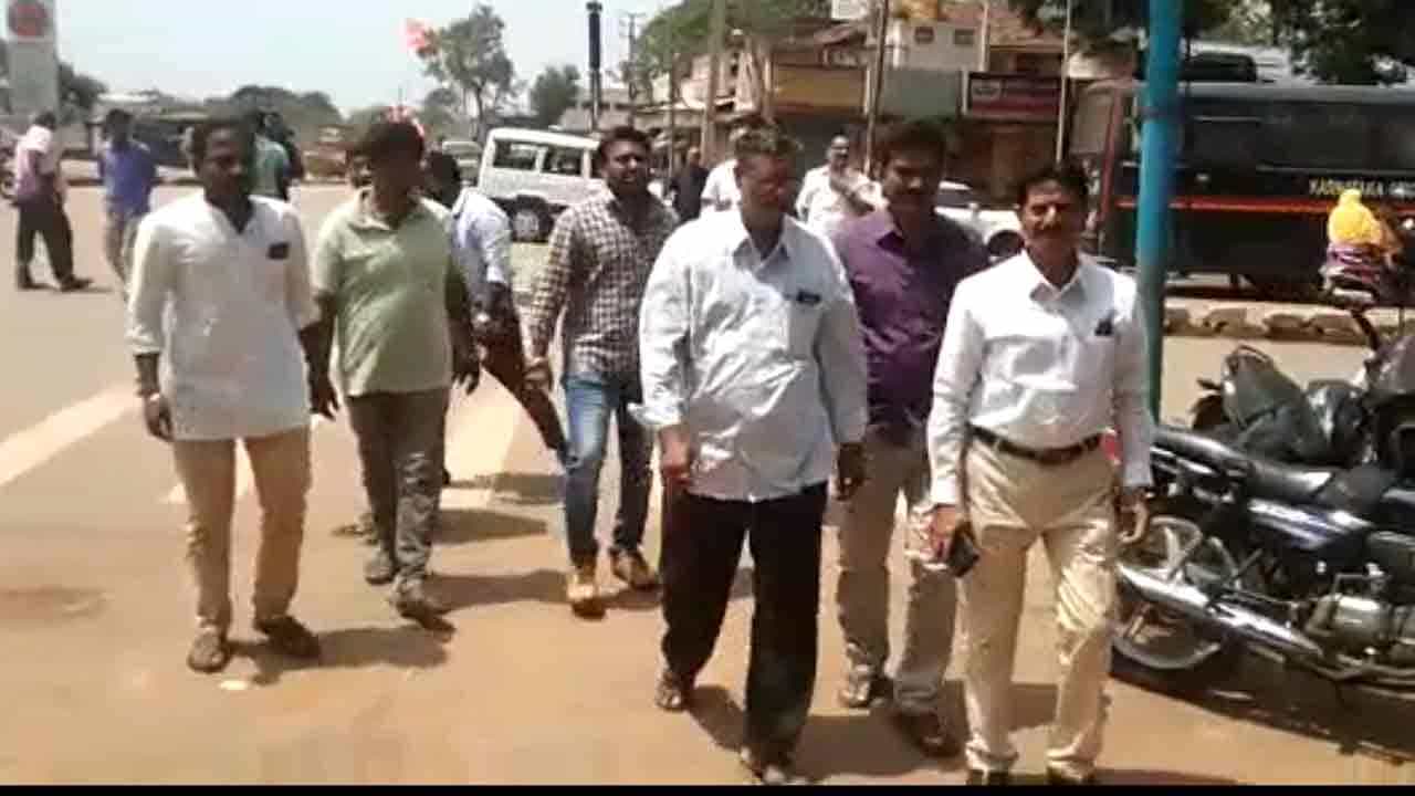 ಹುಬ್ಬಳ್ಳಿ ಗಲಭೆ: ಧರ್ಮದ ಹೆಸರಿನಲ್ಲಿ ಶಾಂತಿ ಕದಡುವುದು ಬೇಡ, ಶಾಸಕ ಅಬ್ಬಯ್ಯ ಪ್ರಸಾದ್ ತಾಕೀತು ಹುಬ್ಬಳ್ಳಿ ಗಲಭೆ: ಧರ್ಮದ ಹೆಸರಿನಲ್ಲಿ ಶಾಂತಿ ಕದಡುವುದು ಬೇಡ, ಶಾಸಕ ಅಬ್ಬಯ್ಯ ಪ್ರಸಾದ್ ತಾಕೀತು