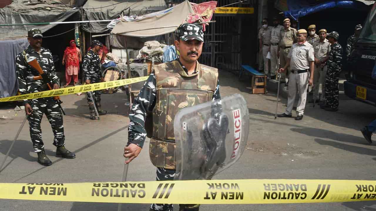 Jahangirpuri Violence ಜಹಾಂಗೀರ್ಪುರಿ ಹಿಂಸಾಚಾರ: ರಾಷ್ಟ್ರೀಯ ಭದ್ರತಾ ಕಾಯ್ದೆಯಡಿ 5 ಆರೋಪಿಗಳ ಬಂಧನ Jahangirpuri Violence ಜಹಾಂಗೀರ್ಪುರಿ ಹಿಂಸಾಚಾರ: ರಾಷ್ಟ್ರೀಯ ಭದ್ರತಾ ಕಾಯ್ದೆಯಡಿ 5 ಆರೋಪಿಗಳ ಬಂಧನ