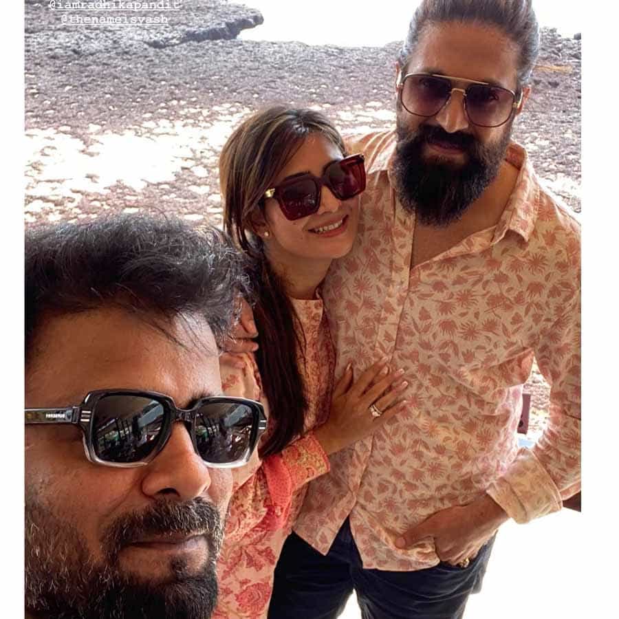 ‘ಕೆಜಿಎಫ್ 2’ ಸಿನಿಮಾ ತೆರೆಗೆ ಬಂದು ಹಿಟ್ ಆಗಿದೆ. ಈ ಚಿತ್ರವನ್ನು ಕಣ್ತುಂಬಿಕೊಳ್ಳಲು ಫ್ಯಾನ್ಸ್ ಈಗಲೂ ಮುಗಿ ಬೀಳುತ್ತಿದ್ದಾರೆ. ಹೀಗಾಗಿ, ಹಲವು ಶೋಗಳು ಈಗಲೂ ಹೌಸ್ಫುಲ್ ಪ್ರದರ್ಶನ ಕಾಣುತ್ತಿದೆ.