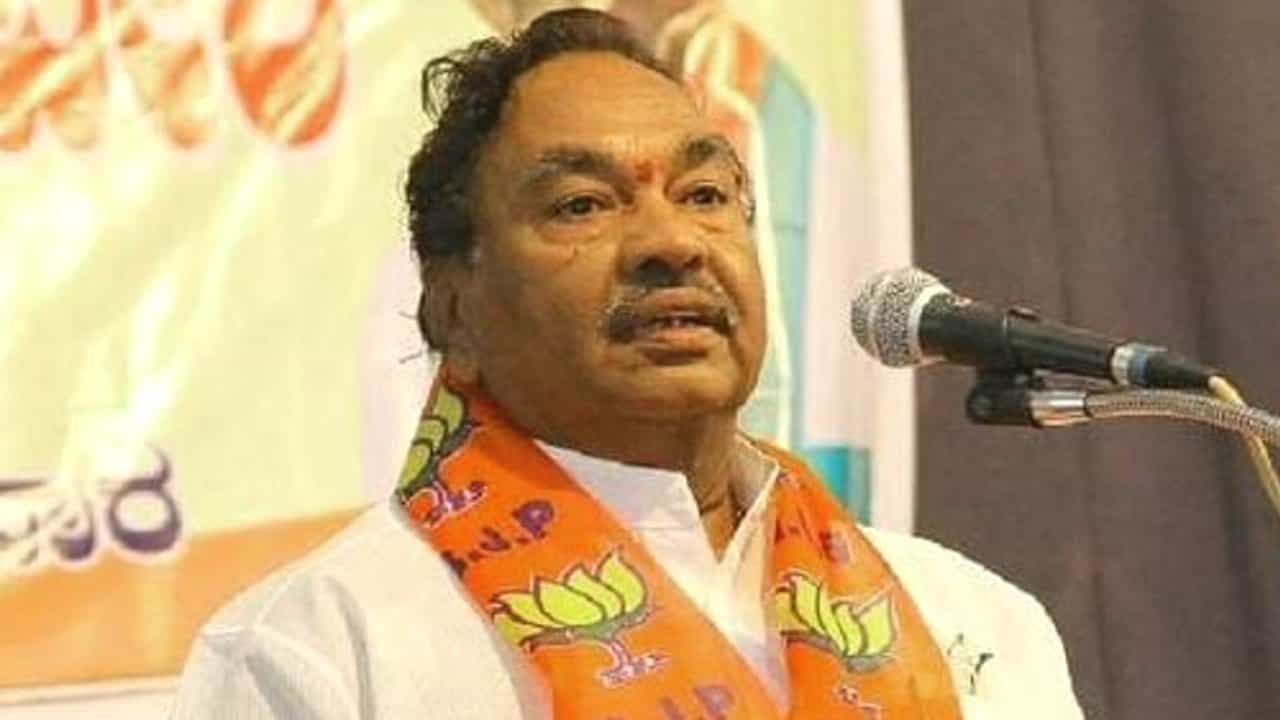 ರಾಷ್ಟ್ರಧ್ವಜದ ಅವಹೇಳನ ಆರೋಪ: ಈಶ್ವರಪ್ಪ ವಿರುದ್ಧ ದೆಹಲಿಯಲ್ಲಿ ದೂರು ದಾಖಲು ರಾಷ್ಟ್ರಧ್ವಜದ ಅವಹೇಳನ ಆರೋಪ: ಈಶ್ವರಪ್ಪ ವಿರುದ್ಧ ದೆಹಲಿಯಲ್ಲಿ ದೂರು ದಾಖಲು