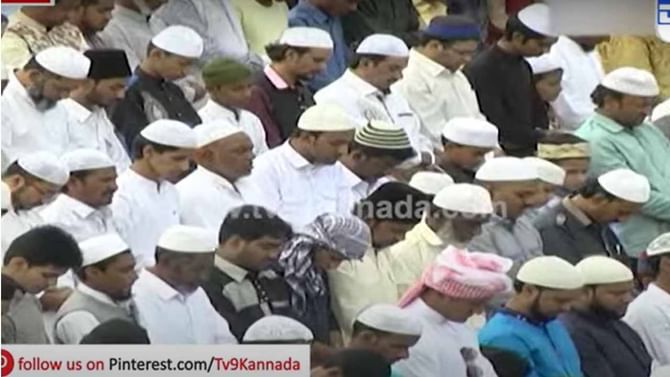 ಬಾನಲ್ಲಿ ಚಂದ್ರ ಗೋಚರ, ನಾಳೆಯಿಂದ ಪವಿತ್ರ ರಂಜಾನ್ ತಿಂಗಳು ಆರಂಭ ಬಾನಲ್ಲಿ ಚಂದ್ರ ಗೋಚರ, ನಾಳೆಯಿಂದ ಪವಿತ್ರ ರಂಜಾನ್ ತಿಂಗಳು ಆರಂಭ