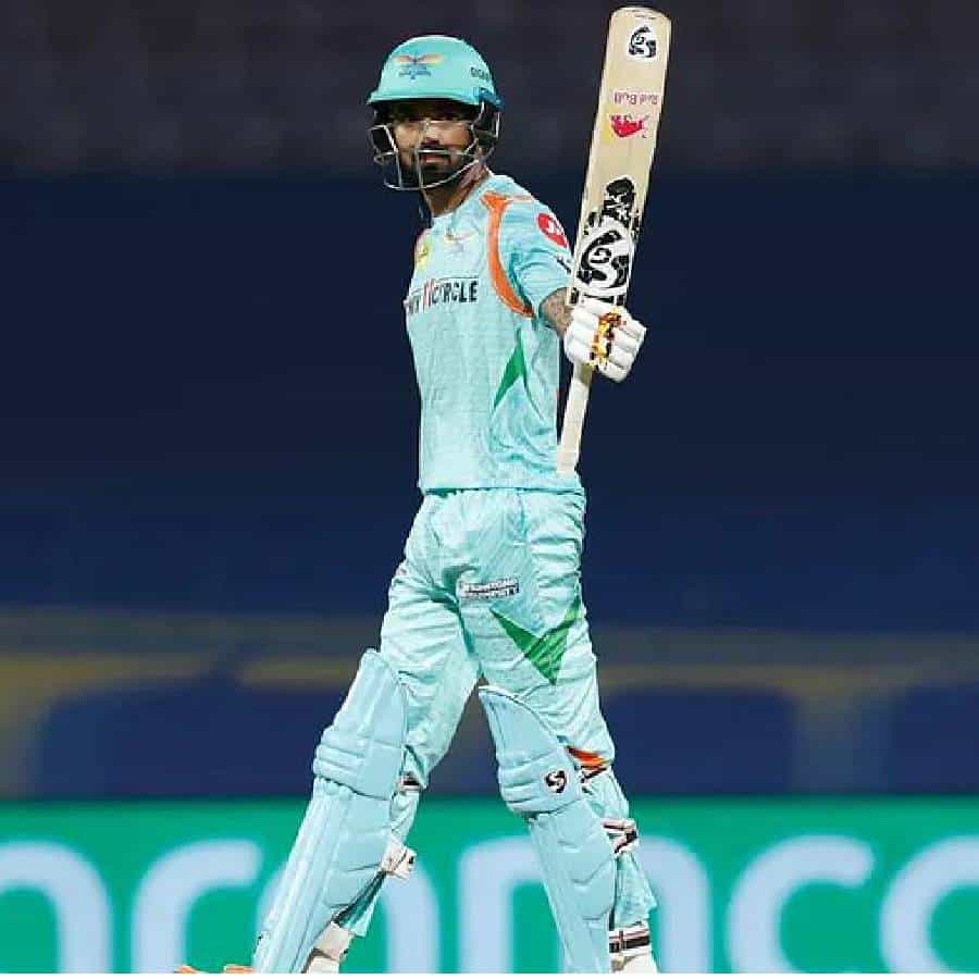 ಕೆಎಲ್ ರಾಹುಲ್ ಪ್ರಸ್ತುತ ಯುಗದ ಅತ್ಯುತ್ತಮ ಬ್ಯಾಟ್ಸ್ಮನ್ಗಳಲ್ಲಿ ಒಬ್ಬರು ಎಂಬುದರಲ್ಲಿ ಅನುಮಾನವೇ ಇಲ್ಲ. ಏಕೆಂದರೆ ರಾಹುಲ್ ಮೂರೂ ಮಾದರಿಯಲ್ಲೂ ಭರ್ಜರಿ ಪ್ರದರ್ಶನ ನೀಡುತ್ತಿದ್ದಾರೆ. ಟೆಸ್ಟ್, ಏಕದಿನ ಹೊರತಾಗಿ ಟಿ20ಯಲ್ಲೂ ಭರ್ಜರಿ ಪ್ರದರ್ಶನ ಮುಂದುವರೆಸಿದ್ದಾರೆ. ಮಂಗಳವಾರ ಕೆಎಲ್ ರಾಹುಲ್ ಆರ್ಸಿಬಿ ವಿರುದ್ಧ 30 ರನ್ಗಳ ಇನ್ನಿಂಗ್ಸ್ನಲ್ಲಿ ವಿಶೇಷ ದಾಖಲೆ ಬರೆದಿದ್ದಾರೆ.