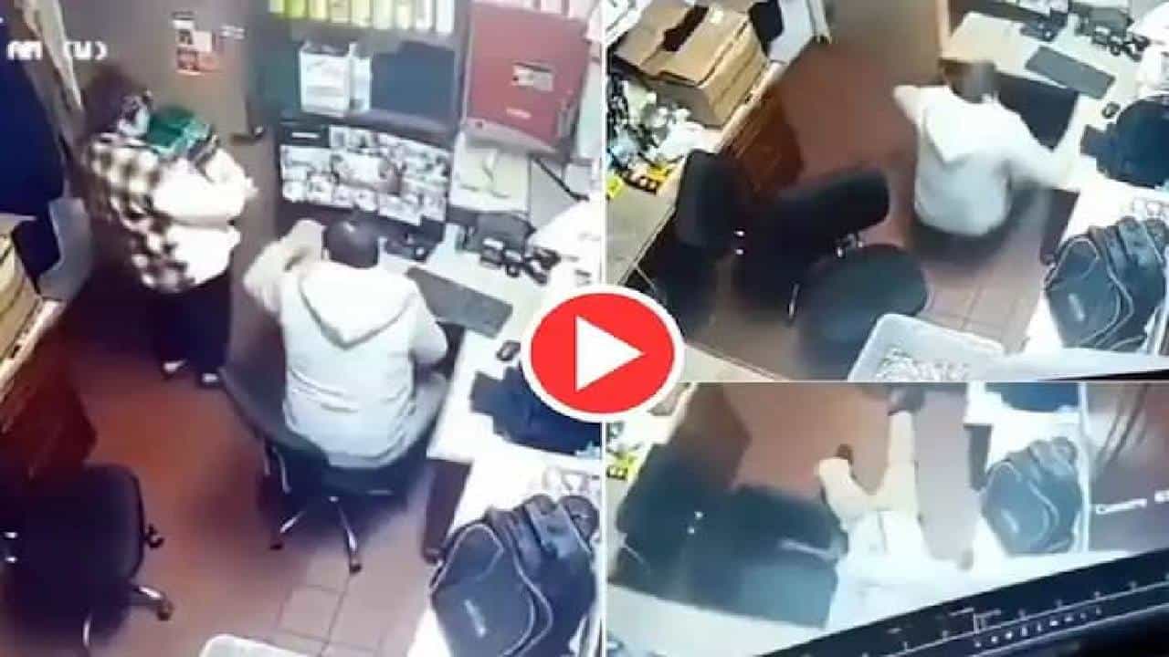 Viral Video: ಯುವತಿಗೆ ಸಹಾಯ ಮಾಡಲು ಹೋಗಿ ಪೇಚಿಗೆ ಸಿಲುಕಿದ ಯುವಕ; ತಮಾಷೆಯ ವಿಡಿಯೋ ವೈರಲ್ Viral Video: ಯುವತಿಗೆ ಸಹಾಯ ಮಾಡಲು ಹೋಗಿ ಪೇಚಿಗೆ ಸಿಲುಕಿದ ಯುವಕ; ತಮಾಷೆಯ ವಿಡಿಯೋ ವೈರಲ್