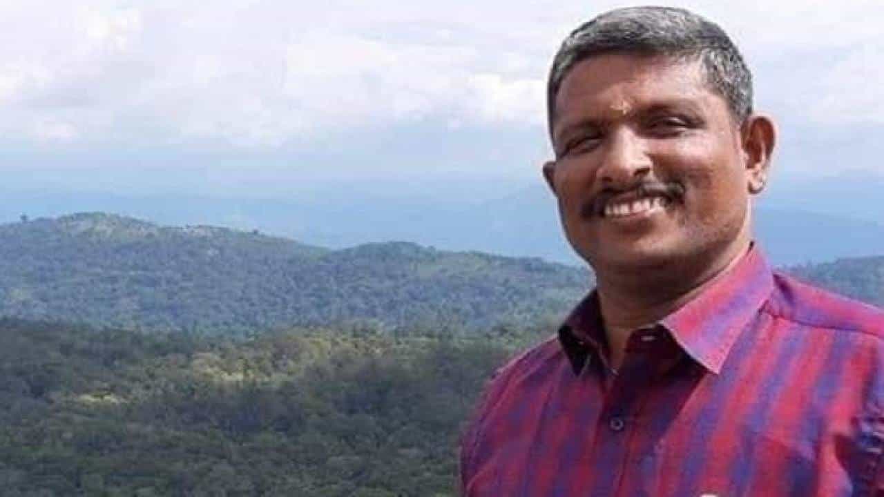 ಕೇರಳದಲ್ಲಿ ಆರ್ಎಸ್ಎಸ್ ಕಾರ್ಯಕರ್ತನ ಬರ್ಬರ ಹತ್ಯೆ; ಪಿಎಫ್ಐ ಕೈವಾಡವೆಂದ ಬಿಜೆಪಿ ಕೇರಳದಲ್ಲಿ ಆರ್ಎಸ್ಎಸ್ ಕಾರ್ಯಕರ್ತನ ಬರ್ಬರ ಹತ್ಯೆ; ಪಿಎಫ್ಐ ಕೈವಾಡವೆಂದ ಬಿಜೆಪಿ