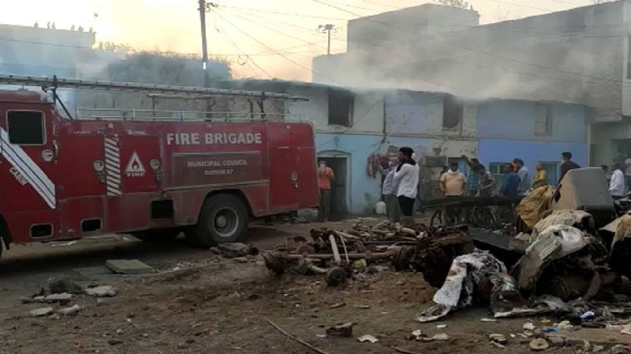 Khargone Communal Clash: ಮಧ್ಯಪ್ರದೇಶದಲ್ಲಿ ರಾಮನವಮಿ ವೇಳೆ ಕೋಮು ಸಂಘರ್ಷದಿಂದ ಹತ್ಯೆ ಪ್ರಕರಣ; ಐವರ ಬಂಧನ Khargone Communal Clash: ಮಧ್ಯಪ್ರದೇಶದಲ್ಲಿ ರಾಮನವಮಿ ವೇಳೆ ಕೋಮು ಸಂಘರ್ಷದಿಂದ ಹತ್ಯೆ ಪ್ರಕರಣ; ಐವರ ಬಂಧನ