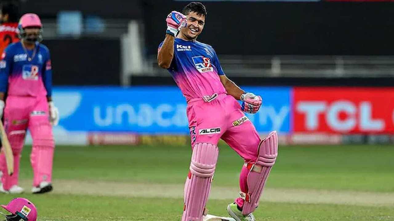 Riyan Parag: ಬ್ಯಾಟಿಂಗ್-ಫೀಲ್ಡಿಂಗ್ ಮೂಲಕ ದಾಖಲೆ ಬರೆದ ರಿಯಾನ್ ಪರಾಗ್ Riyan Parag: ಬ್ಯಾಟಿಂಗ್-ಫೀಲ್ಡಿಂಗ್ ಮೂಲಕ ದಾಖಲೆ ಬರೆದ ರಿಯಾನ್ ಪರಾಗ್