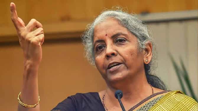 ದೇಶದ ಅರ್ಥ ಸಚಿವೆ ನಿರ್ಮಲಾ ಸೀತಾರಾಮನ್ ಕೈಯಲ್ಲಿದೆ 17,200 ರೂ ಹಣ, ಒಟ್ಟು ಆಸ್ತಿ ಮೌಲ್ಯ ಎರಡೂವರೆ ಕೋಟಿ ರೂ ಅಷ್ಟೇಯಾ!