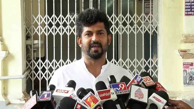 ಮೈಸೂರಿನಲ್ಲಿ ಎಲ್ಲೆಂದರಲ್ಲೇ ಫ್ಲೆಕ್ಸ್, ಬ್ಯಾನರ್ ಅಳವಡಿಸಿದ್ದಕ್ಕೆ ಸ್ವಪಕ್ಷೀಯ ನಾಯಕರ ವಿರುದ್ಧವೇ ಗರಂ ಆದ ಪ್ರತಾಪ್ ಸಿಂಹ
