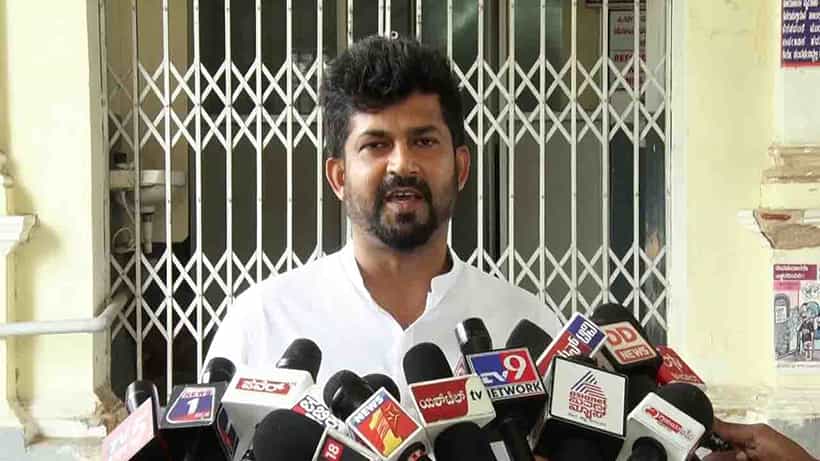 ಮೈಸೂರಿನಲ್ಲಿ ಎಲ್ಲೆಂದರಲ್ಲೇ ಫ್ಲೆಕ್ಸ್, ಬ್ಯಾನರ್ ಅಳವಡಿಸಿದ್ದಕ್ಕೆ ಸ್ವಪಕ್ಷೀಯ ನಾಯಕರ ವಿರುದ್ಧವೇ ಗರಂ ಆದ ಪ್ರತಾಪ್ ಸಿಂಹ