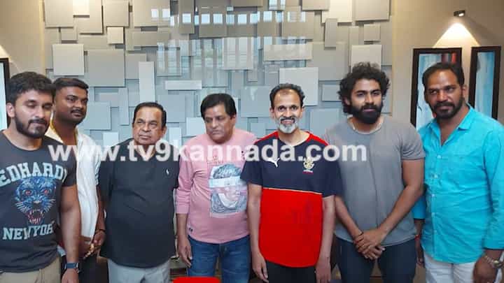 ಪುನೀತ್ ನಿವಾಸಕ್ಕೆ ಭೇಟಿ ನೀಡಿ ಸಾಂತ್ವನ ಹೇಳಿದ ಟಾಲಿವುಡ್ ಹಾಸ್ಯ ನಟ ಬ್ರಹ್ಮಾನಂದಂ, ಅಲಿ ಪುನೀತ್ ನಿವಾಸಕ್ಕೆ ಭೇಟಿ ನೀಡಿ ಸಾಂತ್ವನ ಹೇಳಿದ ಟಾಲಿವುಡ್ ಹಾಸ್ಯ ನಟ ಬ್ರಹ್ಮಾನಂದಂ, ಅಲಿ