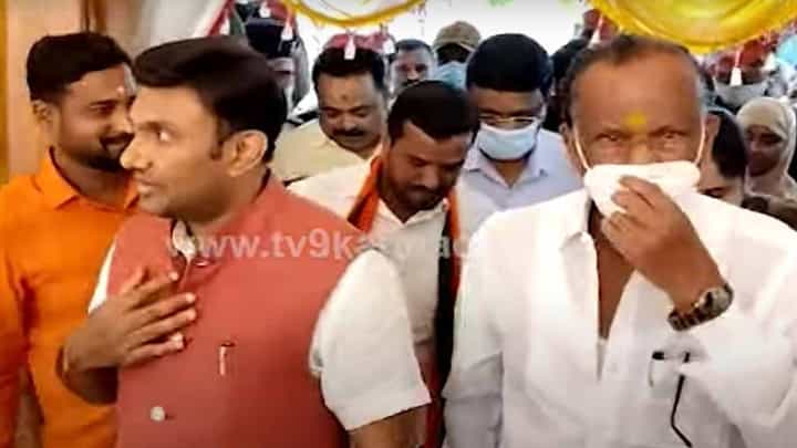 ಜಿದ್ದಿಗೆ ಬಿದ್ದ ಬಿಜೆಪಿ ಮತ್ತು ಕಾಂಗ್ರೆಸ್ ನಾಯಕರು ದೊಡ್ಡಬಳ್ಳಾಪುರ ನಗರಸಭೆ ಕಟ್ಟಡವನ್ನು ಎರಡೆರಡು ಬಾರಿ ಉದ್ಘಾಟಿಸಿದರು! ಜಿದ್ದಿಗೆ ಬಿದ್ದ ಬಿಜೆಪಿ ಮತ್ತು ಕಾಂಗ್ರೆಸ್ ನಾಯಕರು ದೊಡ್ಡಬಳ್ಳಾಪುರ ನಗರಸಭೆ ಕಟ್ಟಡವನ್ನು ಎರಡೆರಡು ಬಾರಿ ಉದ್ಘಾಟಿಸಿದರು!