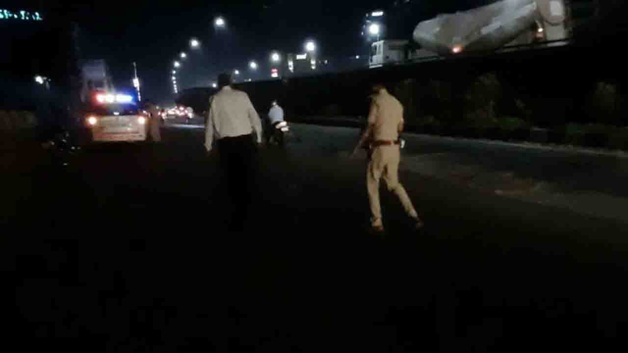 ಅವ್ಯವಹಾರ ಬಯಲು ಮಾಡಿದಕ್ಕೆ RTI ಕಾರ್ಯಕರ್ತನ ಮೇಲೆ ಹಲ್ಲೆಗೆ ಯತ್ನ, ಇನ್ಸ್ಪೆಕ್ಟರ್ ಸಮಯಪ್ರಜ್ಞೆಯಿಂದ RTI ಕಾರ್ಯಕರ್ತ ಬಚಾವ್ ಅವ್ಯವಹಾರ ಬಯಲು ಮಾಡಿದಕ್ಕೆ RTI ಕಾರ್ಯಕರ್ತನ ಮೇಲೆ ಹಲ್ಲೆಗೆ ಯತ್ನ, ಇನ್ಸ್ಪೆಕ್ಟರ್ ಸಮಯಪ್ರಜ್ಞೆಯಿಂದ RTI ಕಾರ್ಯಕರ್ತ ಬಚಾವ್