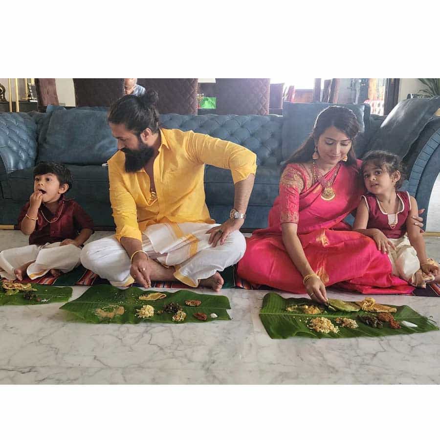 ಇಂದು (ಏಪ್ರಿಲ್ 2) ಹಿಂದೂಗಳ ವಿಶೇಷ ಹಬ್ಬ ಯುಗಾದಿಯನ್ನು ಆಚರಿಸಲಾಗಿದೆ. ಜನಸಾಮಾನ್ಯರಿಂದ ಹಿಡಿದು, ಸೆಲೆಬ್ರಿಟಿಗಳವರೆಗೆ ಎಲ್ಲರೂ ಈ ಹಬ್ಬವನ್ನು ಸಂಭ್ರಮದಿಂದ ಆಚರಿಸಿದ್ದಾರೆ. ರಾಧಿಕಾ ಪಂಡಿತ್ ಕೂಡ ಯುಗಾದಿ ಹಬ್ಬವನ್ನು ಕುಟುಂಬದವರ ಜತೆ ಆಚರಿಸಿಕೊಂಡಿದ್ದಾರೆ.